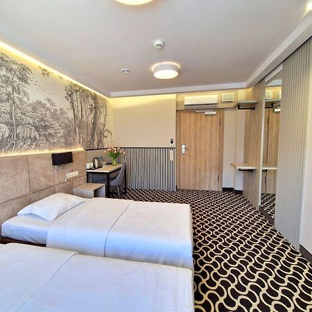 Citi Hotel'S Warszawa-Falenty Рашин Екстериор снимка